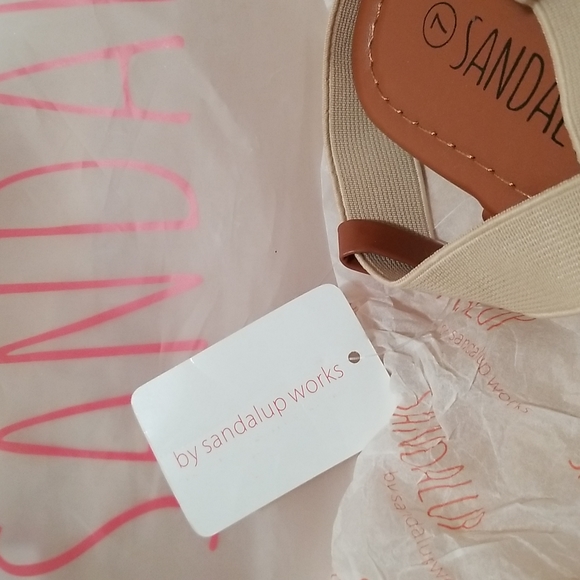 💥3 for $10💥 Sandal Up White Sandal Flats - Picture 4 of 9